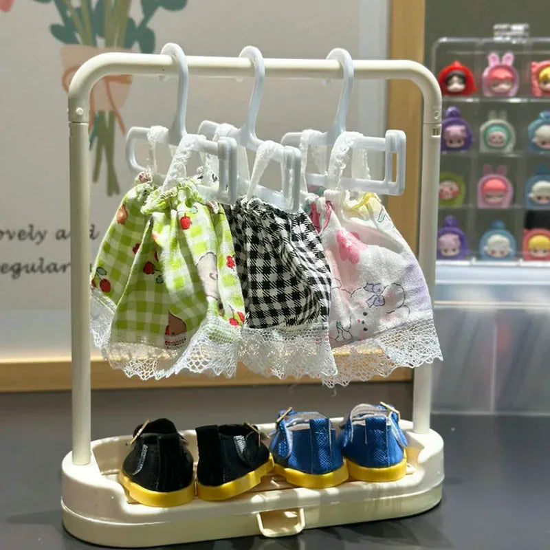 BubuCentral Mini Clothes Hangers | Doll Clothing Rack Accessories for 17 cm & BJD Figures – Plastic Hangers for Mini Wardrobe Display
