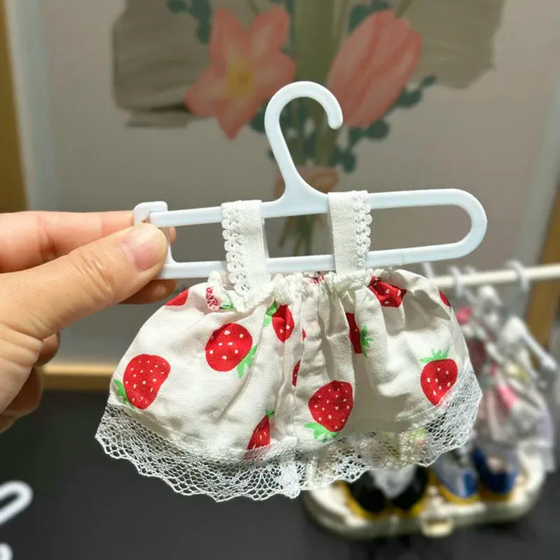 BubuCentral Mini Clothes Hangers | Doll Clothing Rack Accessories for 17 cm & BJD Figures – Plastic Hangers for Mini Wardrobe Display